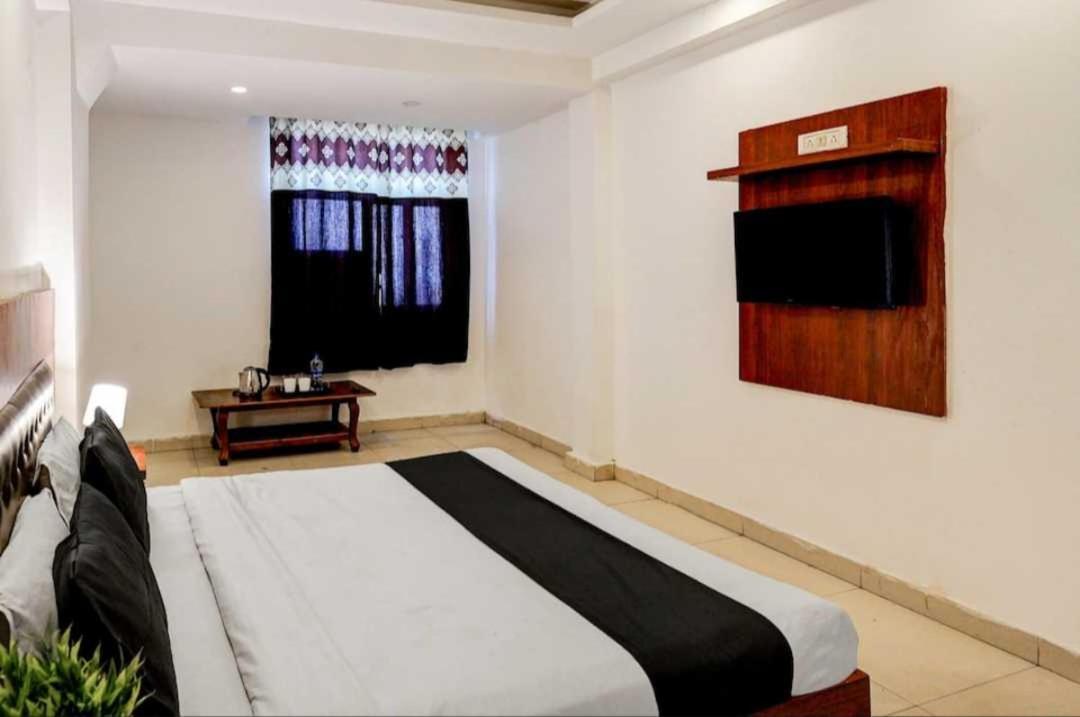 Hotel O Anshu B&B New Delhi Exterior photo