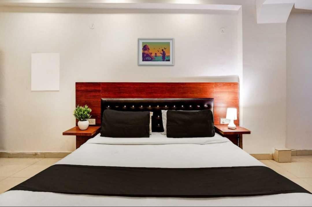 Hotel O Anshu B&B New Delhi Exterior photo