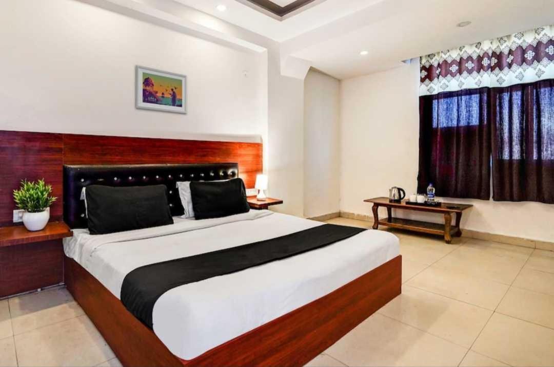 Hotel O Anshu B&B New Delhi Exterior photo