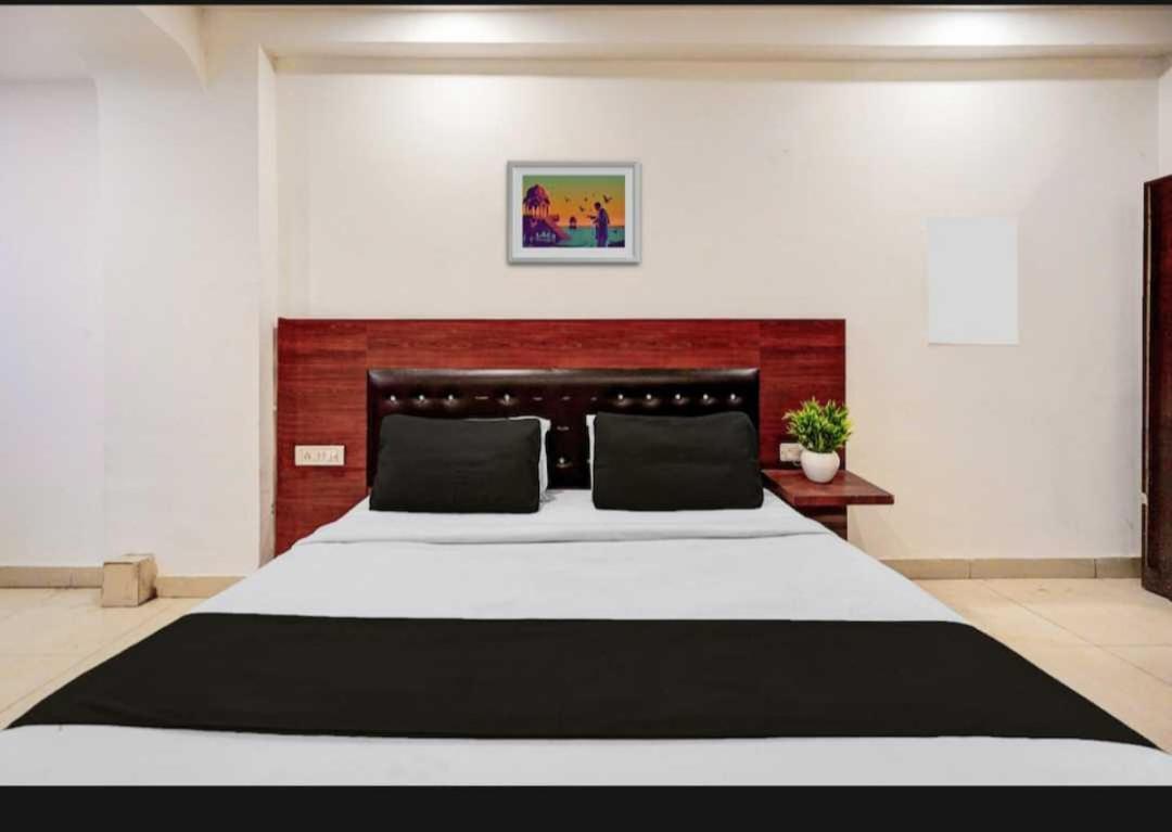 Hotel O Anshu B&B New Delhi Exterior photo